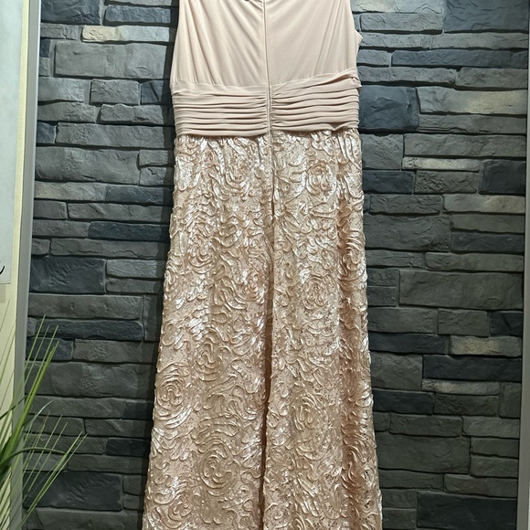 Elegant Cream Sleeveless Dress - Picture 5 of 6